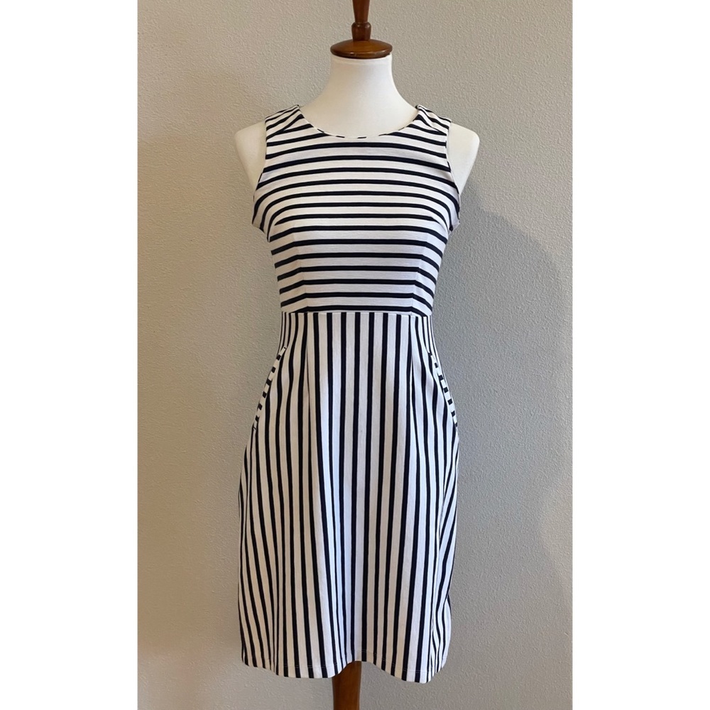 Old Navy Ponte Knit Sleeveless Sheath Dress